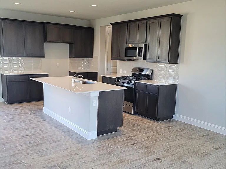120 Free Stone Dr — Photo 1