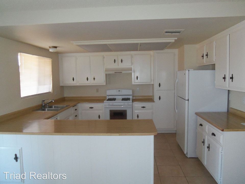 1st image of 73928 White Sands Way