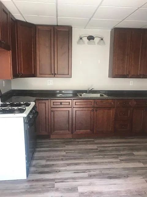 2 bed, 2296 sqft, $960 — Photo 3