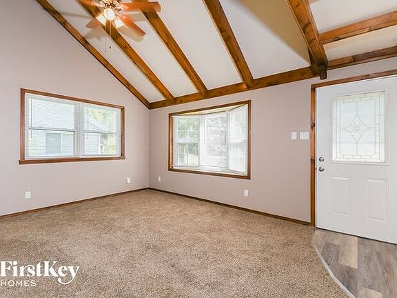 3rd image of 993 Chesswood Dr
