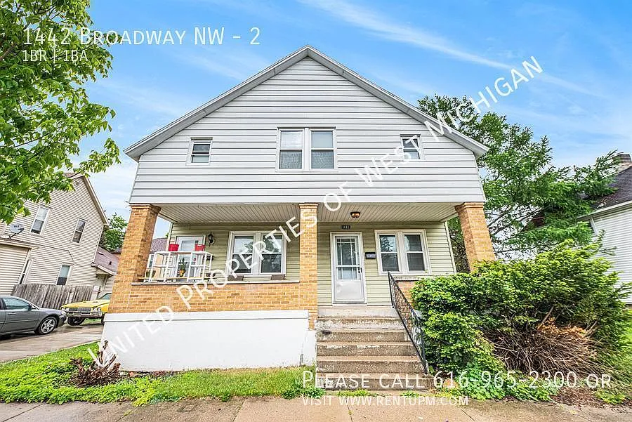 Available Now | Cute & Cozy 1 Bedroom, 1 Bathroom Apartment in the West Grand Neighborhood | Shar... — Photo 2