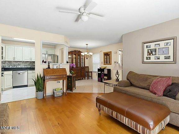 3rd image of 204 Larkspur Lane