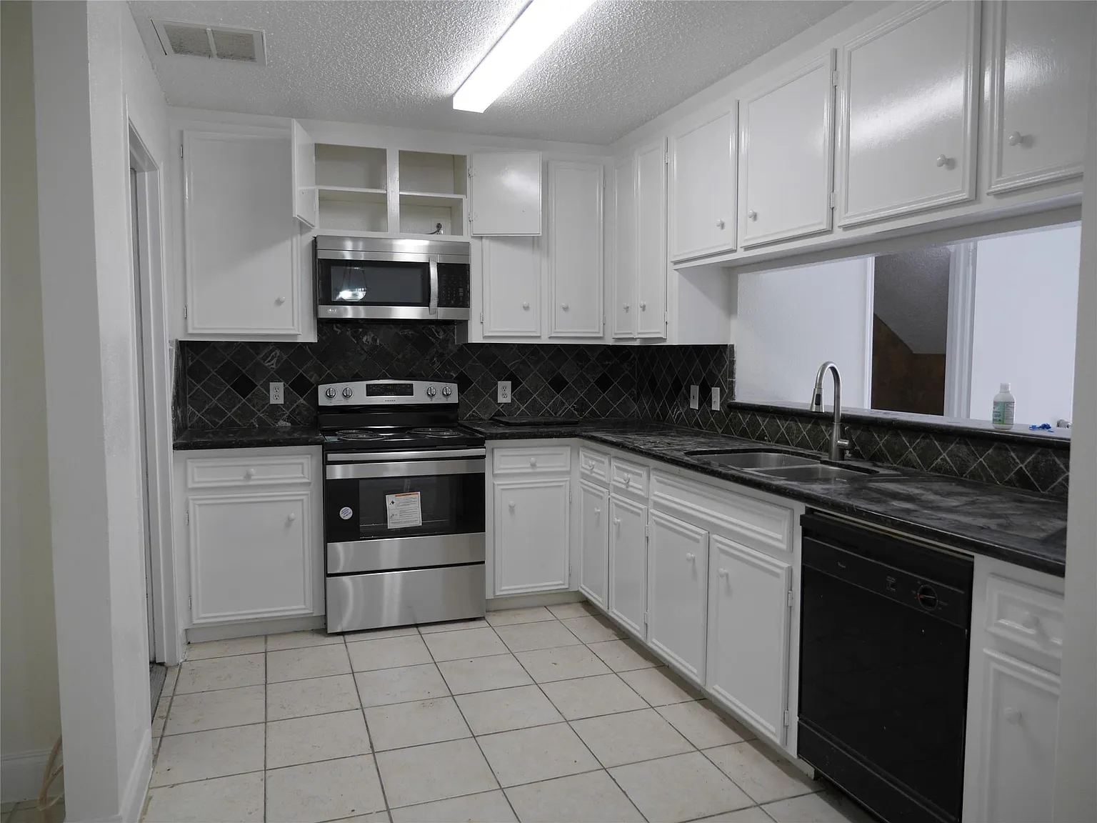 2 bed, 1.5 bath, 1254 sqft, $1,500 — Photo 1