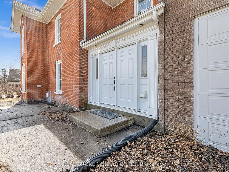 52 1/2 Victoria Ave N #MAIN — Photo 5