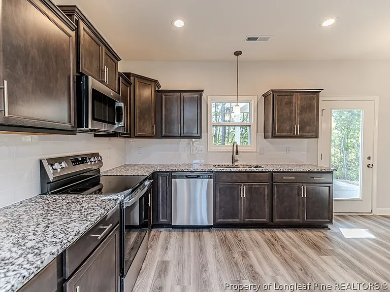 87 Onslow Ct — Photo 11