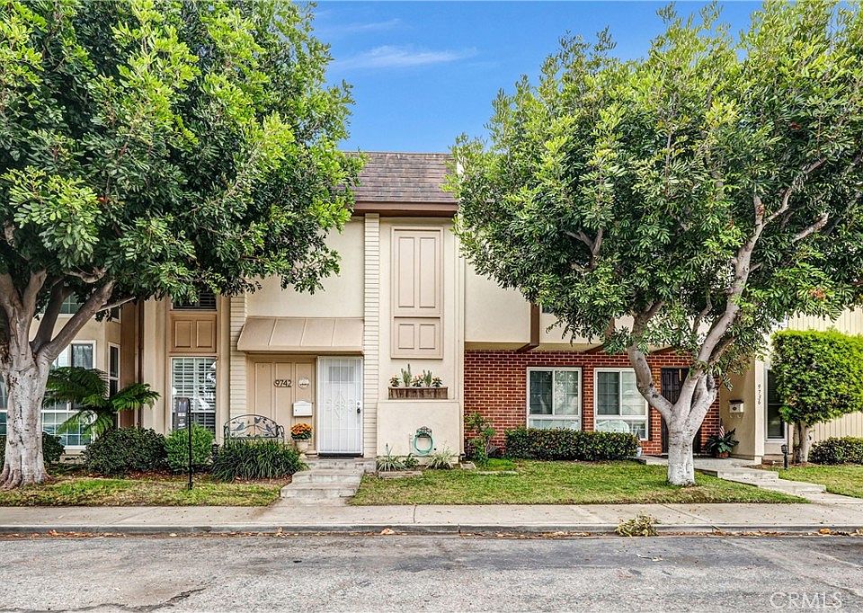 1st image of 9742 Villa Pacific Dr