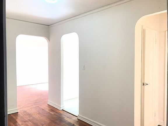 4th image of 4216 80th St APT 3S