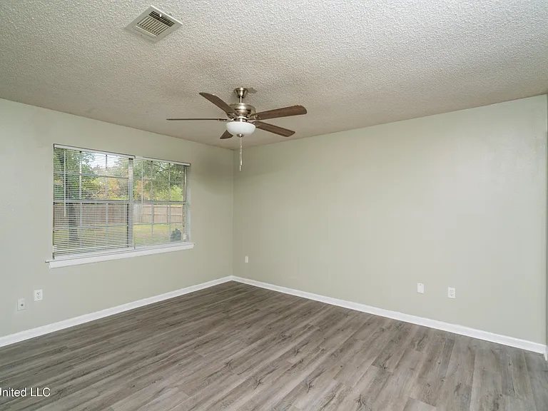 206 N Lang Ave — Photo 11