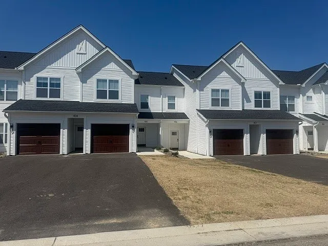 1 bed, 1.0 bath, 1073 sqft, $2,075 — Photo 1