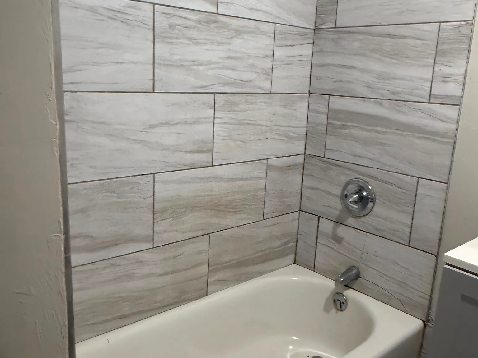 105 SW 43rd St — Photo 3