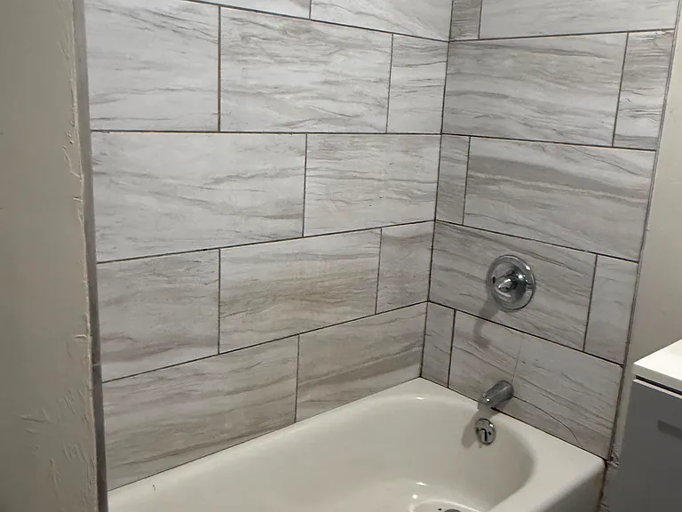 105 SW 43rd St #2 — Photo 3