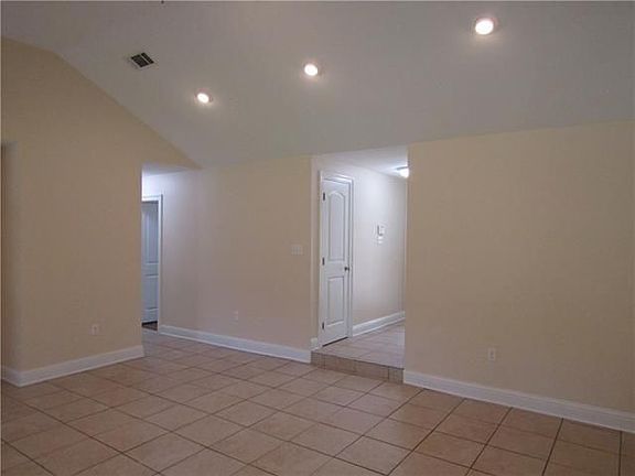 5th image of 1381 Westlawn Dr