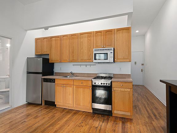 4th image of 330 W 85th St APT 6d