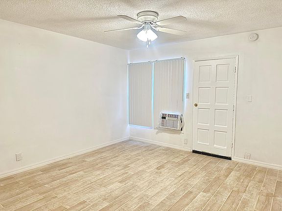 5th image of 7319 Variel Ave #A