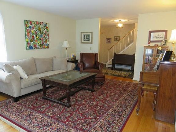 2nd image of 604 E Benita Blvd