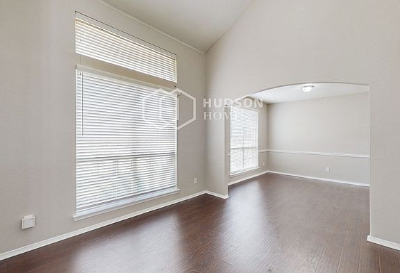 4th image of 10318 Evergreen Dr