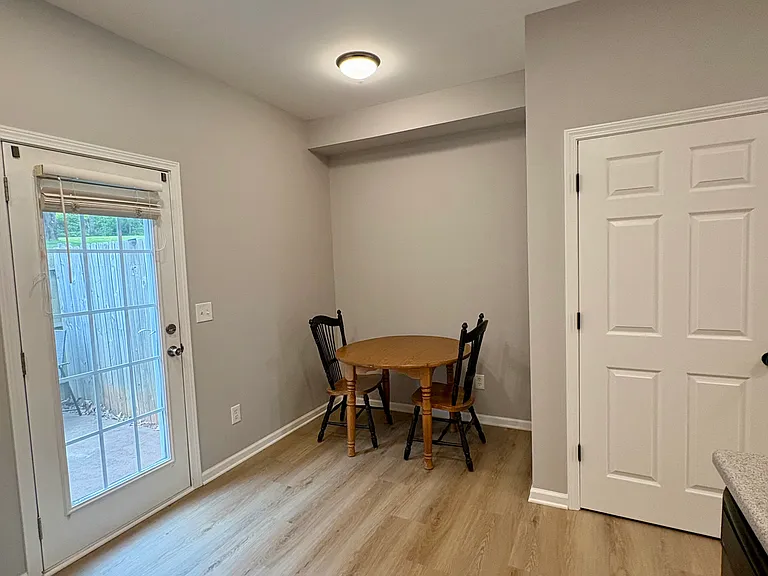111 Reef Ct #B — Photo 6
