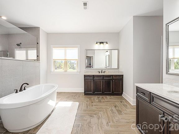 5th image of 108 Barlow St