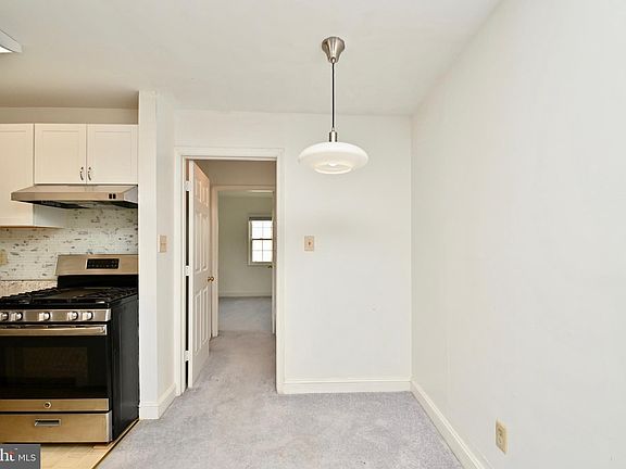 5th image of 2303 Farrington Ave APT 201