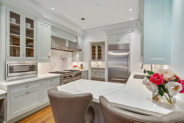 Rented by R New York | media 9