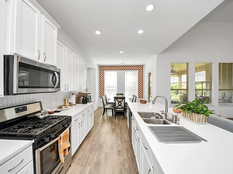 606 Round Lake Dr — Photo 11