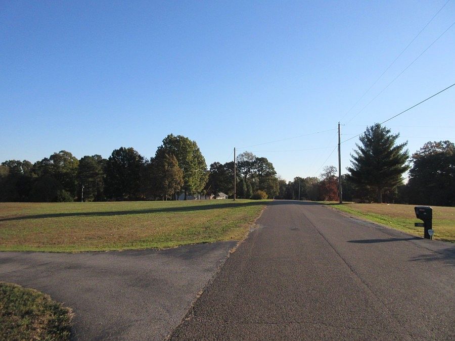 2nd image of 305 Barham Ln