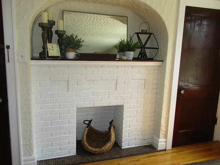 1081 Terrace Dr — Photo 2