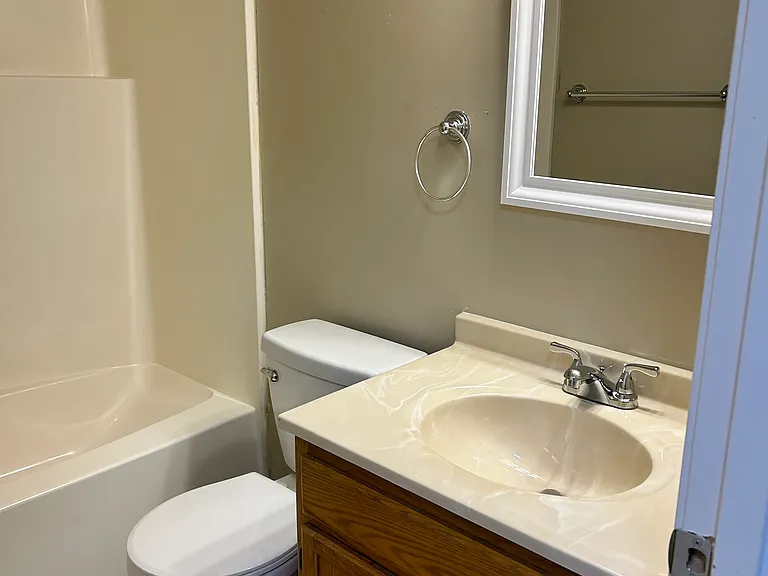 1000 Davis St #1 — Photo 4