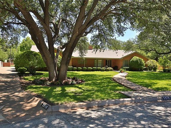 2nd image of 3910 Monticello Cir