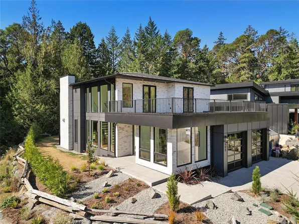 609 Medalist Ave, Colwood, BC V9C 0R7