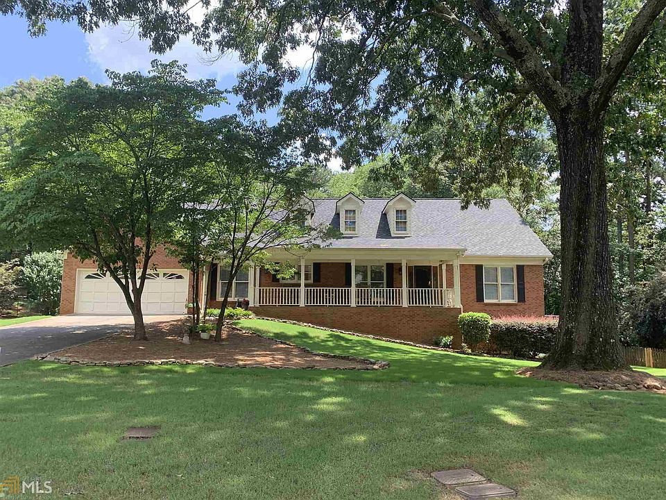 1st image of 800 James Cir