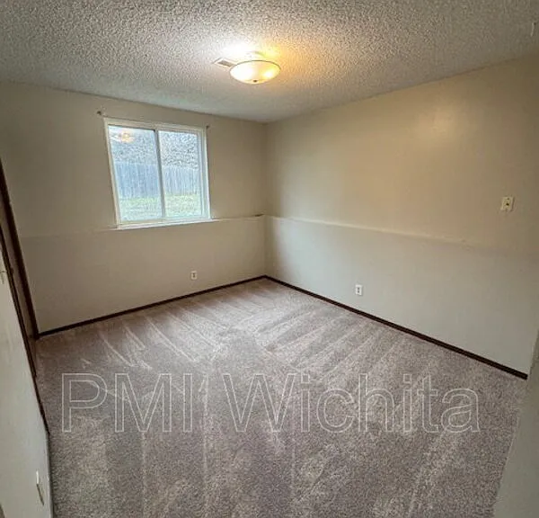 1730 S Beech Ct — Photo 15