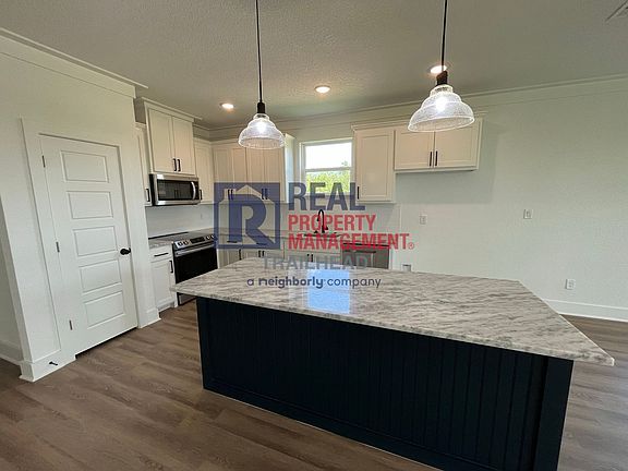 4th image of 5613 Belaire Cir