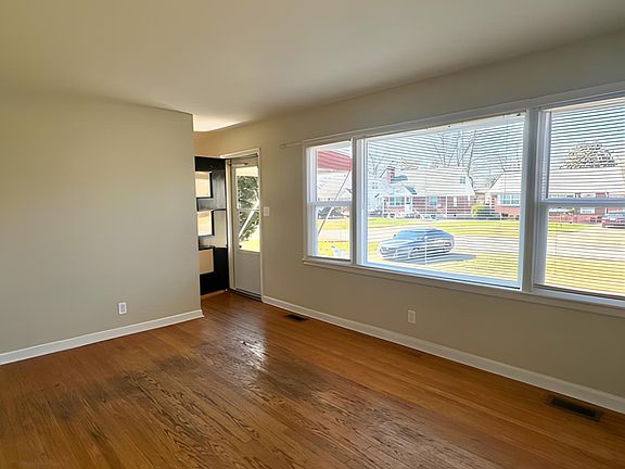 3rd image of 3009 Rosedale Blvd