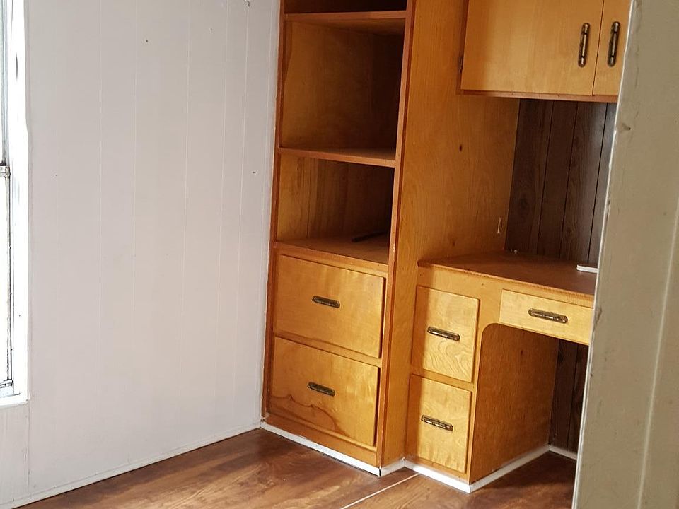 built ins in the 3rd bedroom