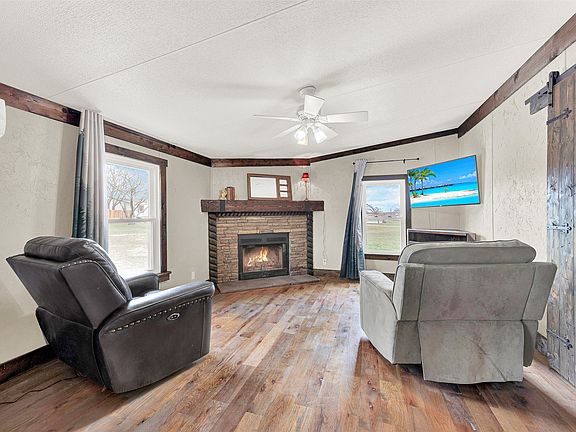 3rd image of 129 Hunter Ridge Ln