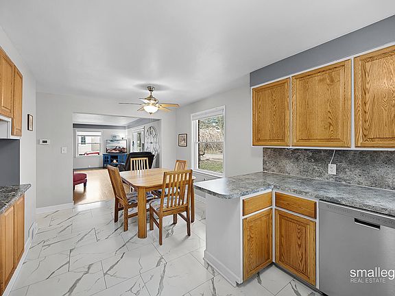 3rd image of 1736 Woodcliff Ave SE