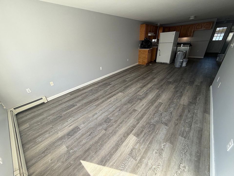 1st image of 570 Montgomery St W #1