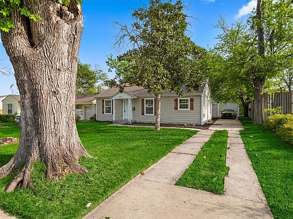 3rd image of 1606 Davis Blvd
