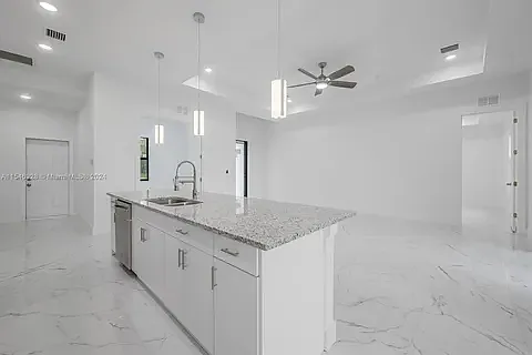 3016 42nd St SW — Photo 9