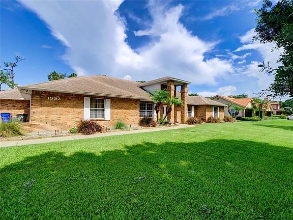 3rd image of 1993 Sir Lancelot Cir