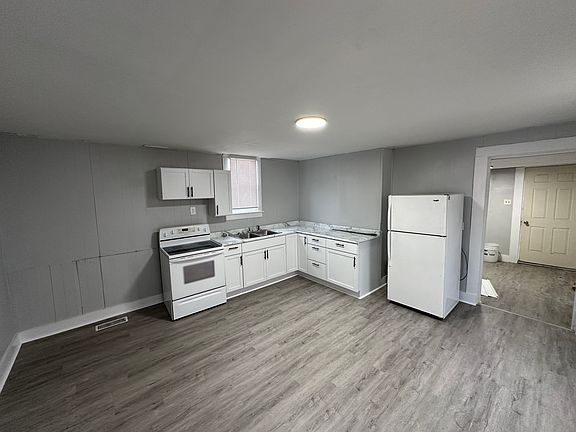 2nd image of 1129 W Oregon St