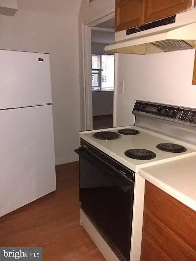 Building Photo - 3051 Patrick Henry Dr #101