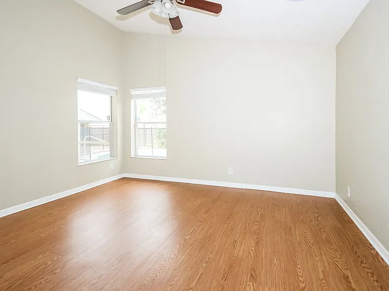 6285 Lauderdale St — Photo 10