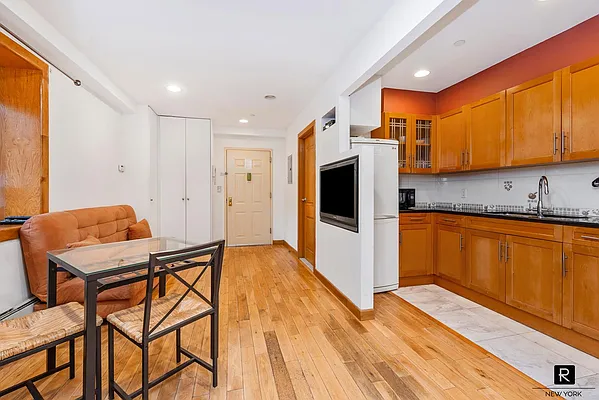 Rented by R New York | media 13