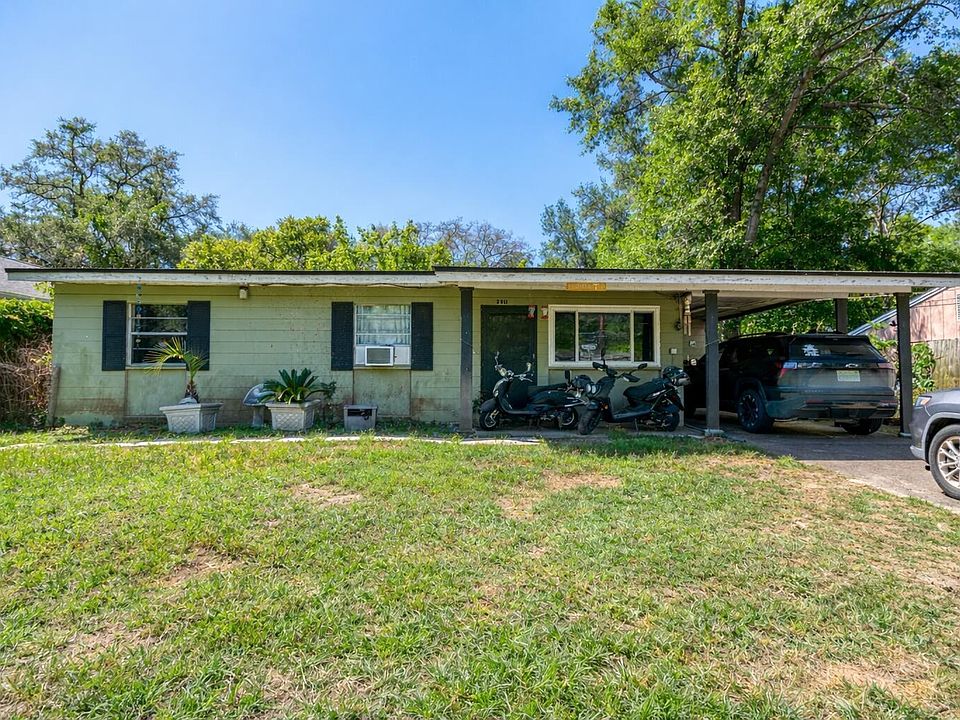 1st image of 2911 Oakwood Dr