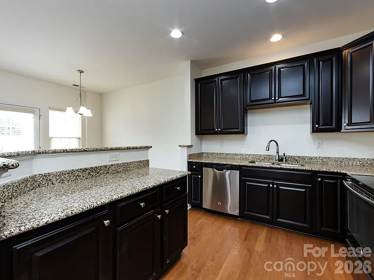 2436 Silverthorn Dr — Photo 12
