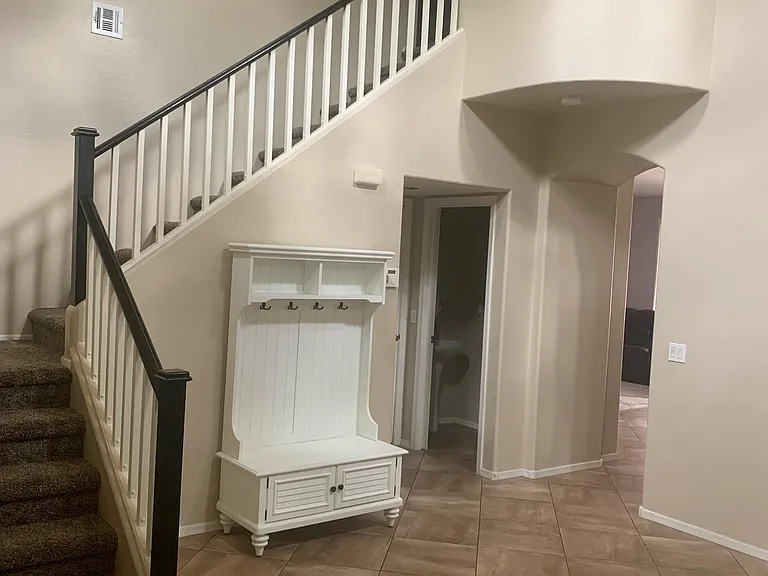 3668 E Parkview Dr — Photo 2