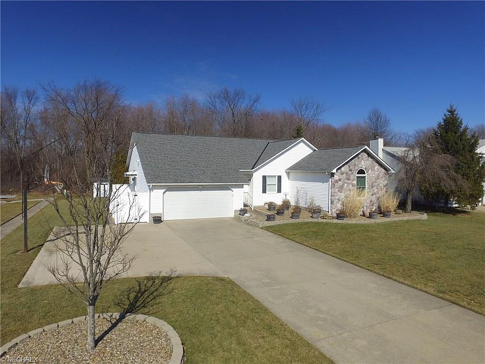1st image of 305 Foxborough Dr