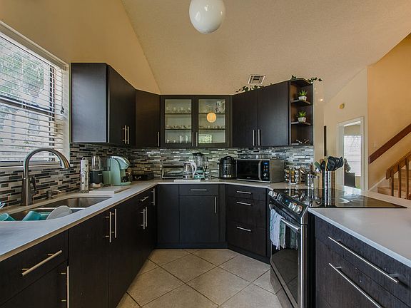 2nd image of 129 Buttonwood Cir